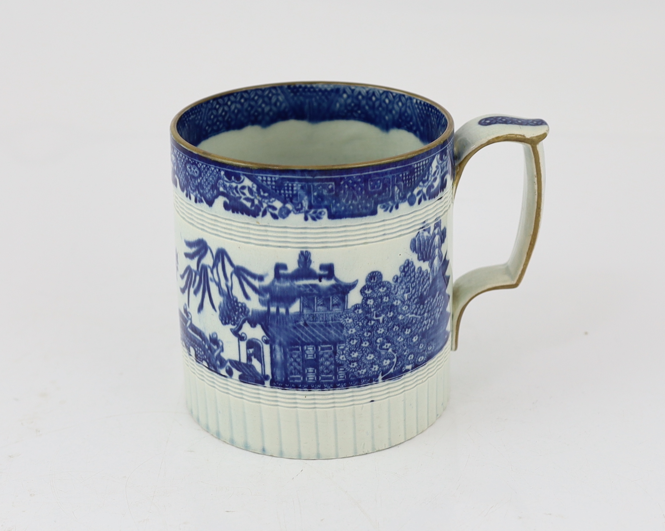 An early 19th century Staffordshire pearl ware Willow pattern tankard, c.1830, Please note this lot attracts an additional import tax of 5% on the hammer price
